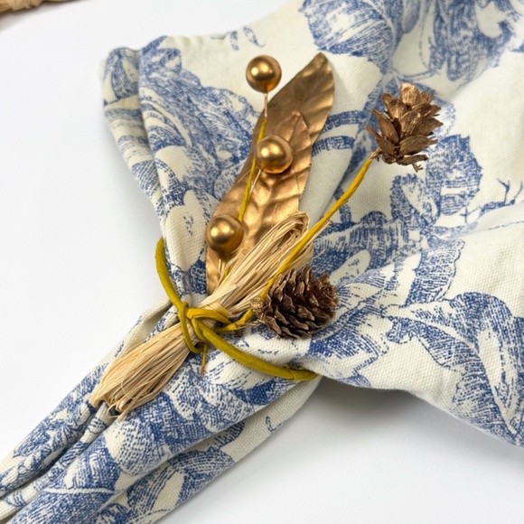 🍂 8 Bloom Room Gold Pinecone & Leaf Napkin Rings Kit Rustic Fall Decor 🌾✨🍽️ - Picture 3 of 8